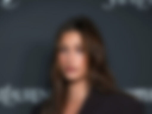 Hailey Bieber: Zusammenarbeit mit Claudia Schiffer für Rhode Hailey Bieber: Zusammenarbeit mit Claudia Schiffer für Rhode