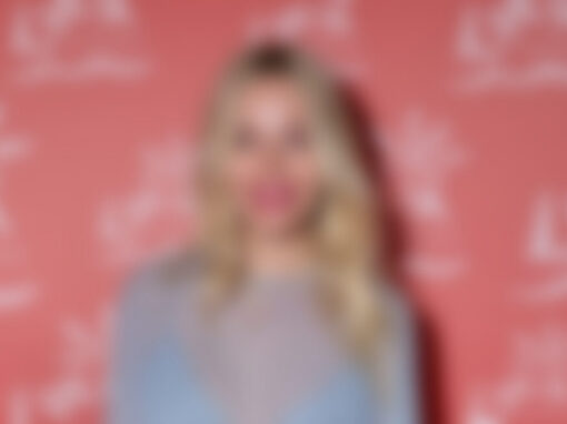 Sienna Miller: So verleiht sie ihren Kleidungsstücken einen getragenen Look Sienna Miller: So verleiht sie ihren Kleidungsstücken einen getragenen Look