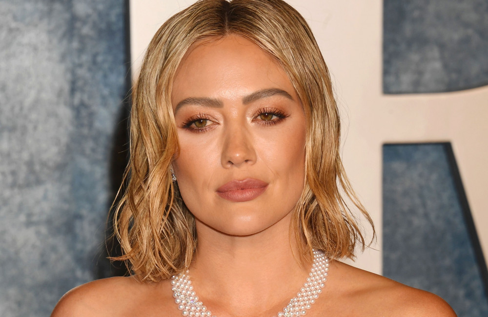 Hilary Duff enthüllt ihre Reaktion auf Ashley Tisdales Essay über ‚toxische Mom-Gruppe‘