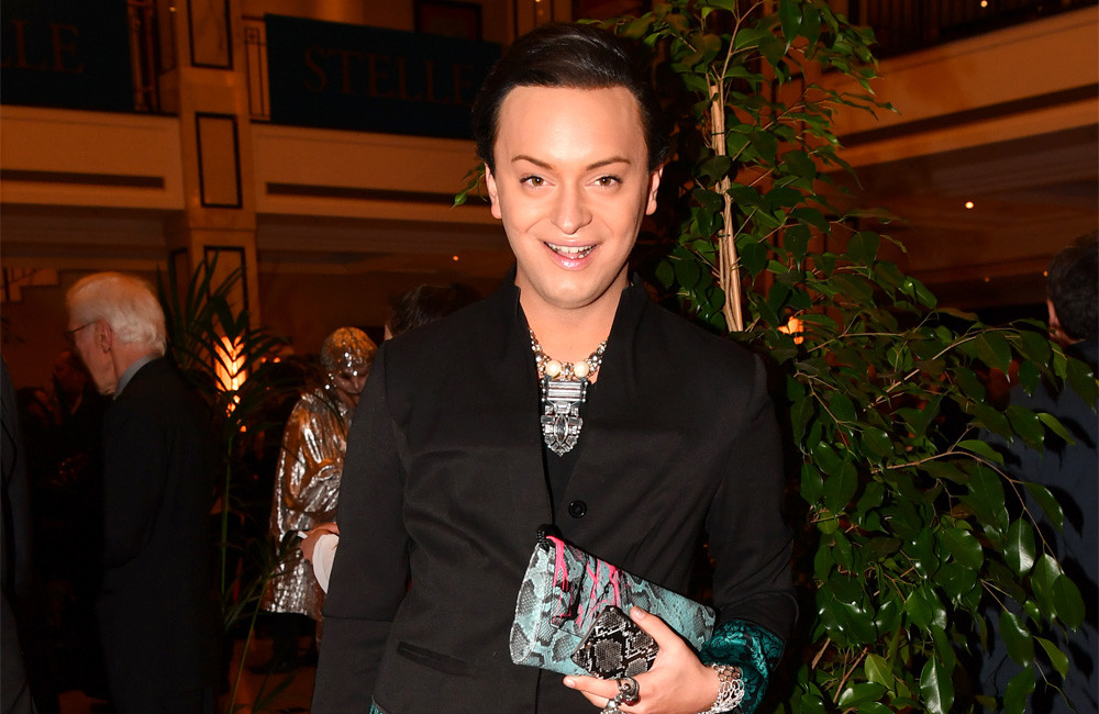 Julian F. M. Stoeckel wurde Opfer von Brandstiftung und braucht nun die Hilfe seiner Fans