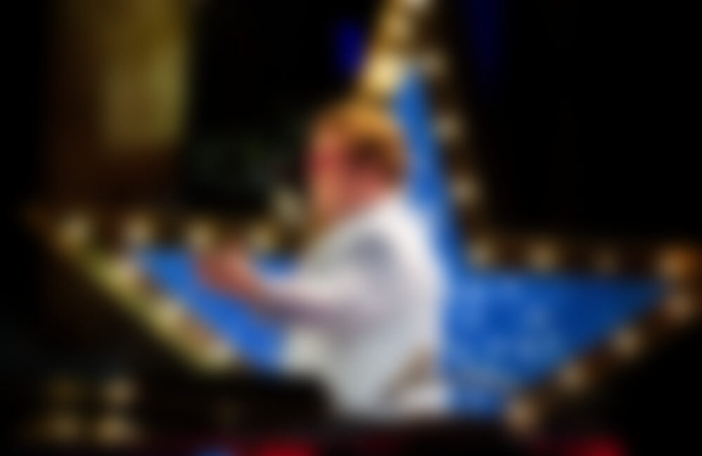 Elton John sammelt Spenden, nachdem Donald Trump Gelder in der AIDS-Forschung gekürzt hat