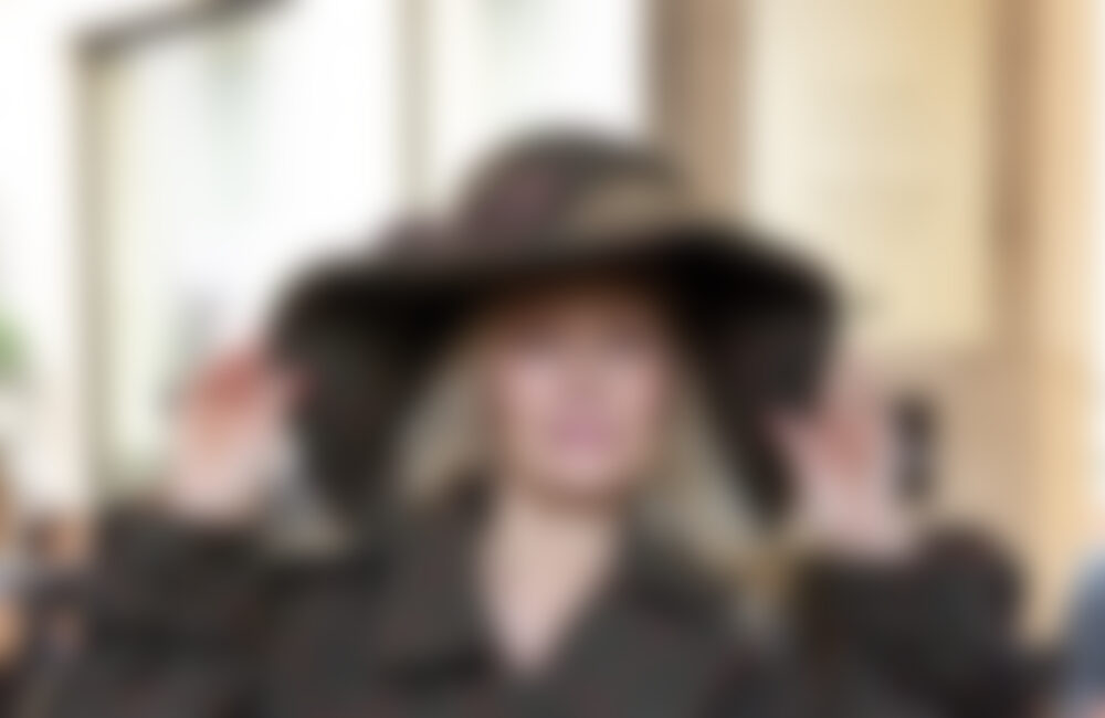 Pamela Anderson über ihren natürlichen Paris Fashion Week-Look