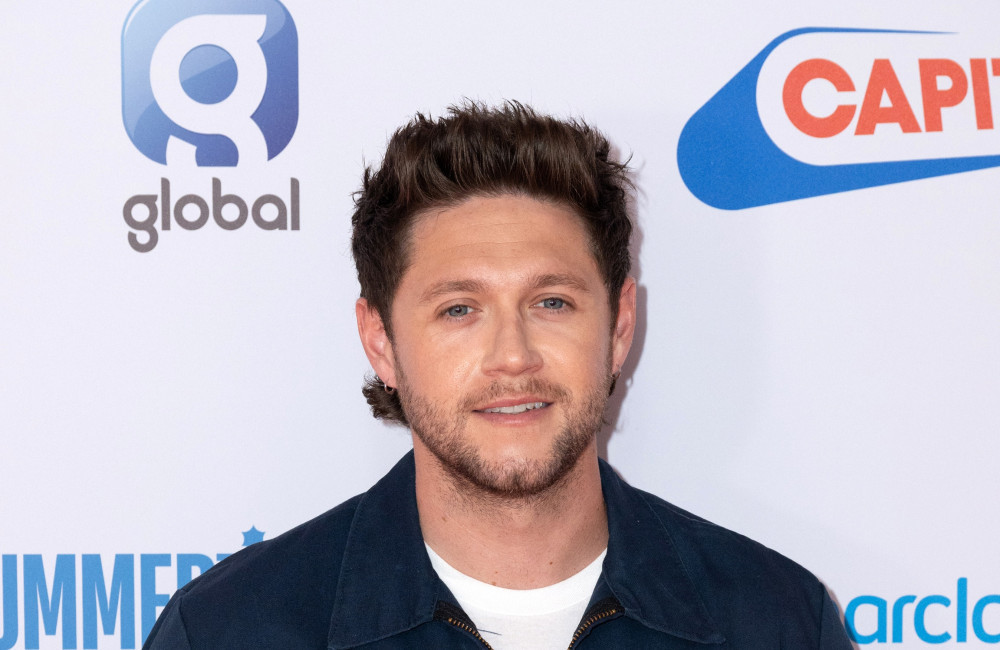 Niall Horan überrascht Ella Bright mit ‚Off Campus‘-Duett